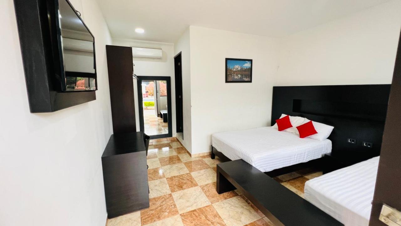 Hotel Villa Pralaya จูเตเปค ภายนอก รูปภาพ