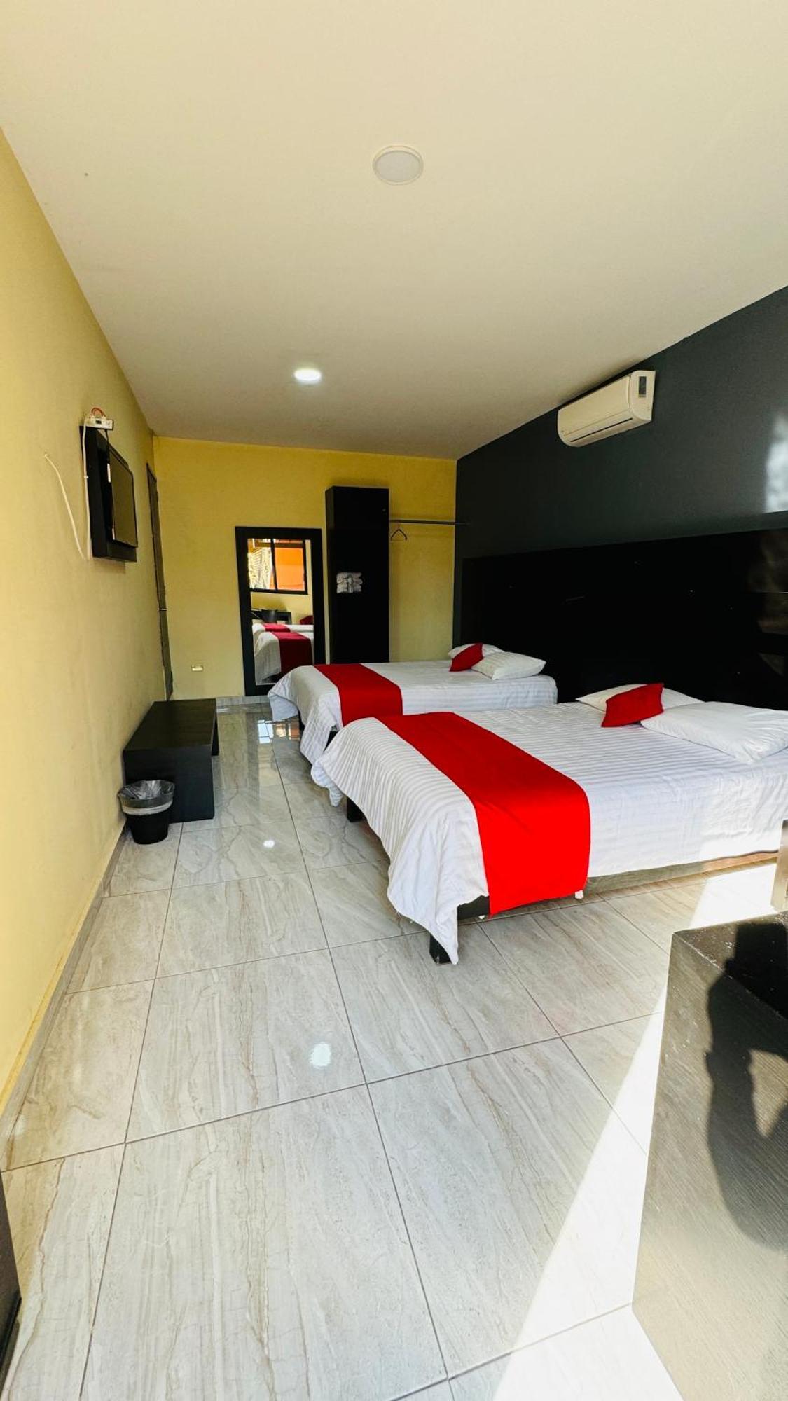 Hotel Villa Pralaya จูเตเปค ภายนอก รูปภาพ
